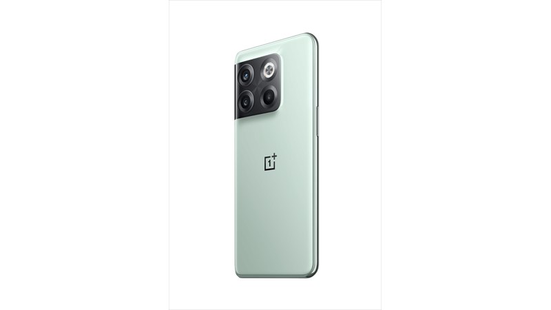 Mặt lưng OnePlus 10T màu Jade Green với cụm ba camera