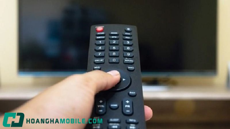 Kiểm tra mắt nhận tín hiệu hồng ngoại ở cạnh dưới màn hình tivi có bị vật cản che khuất không