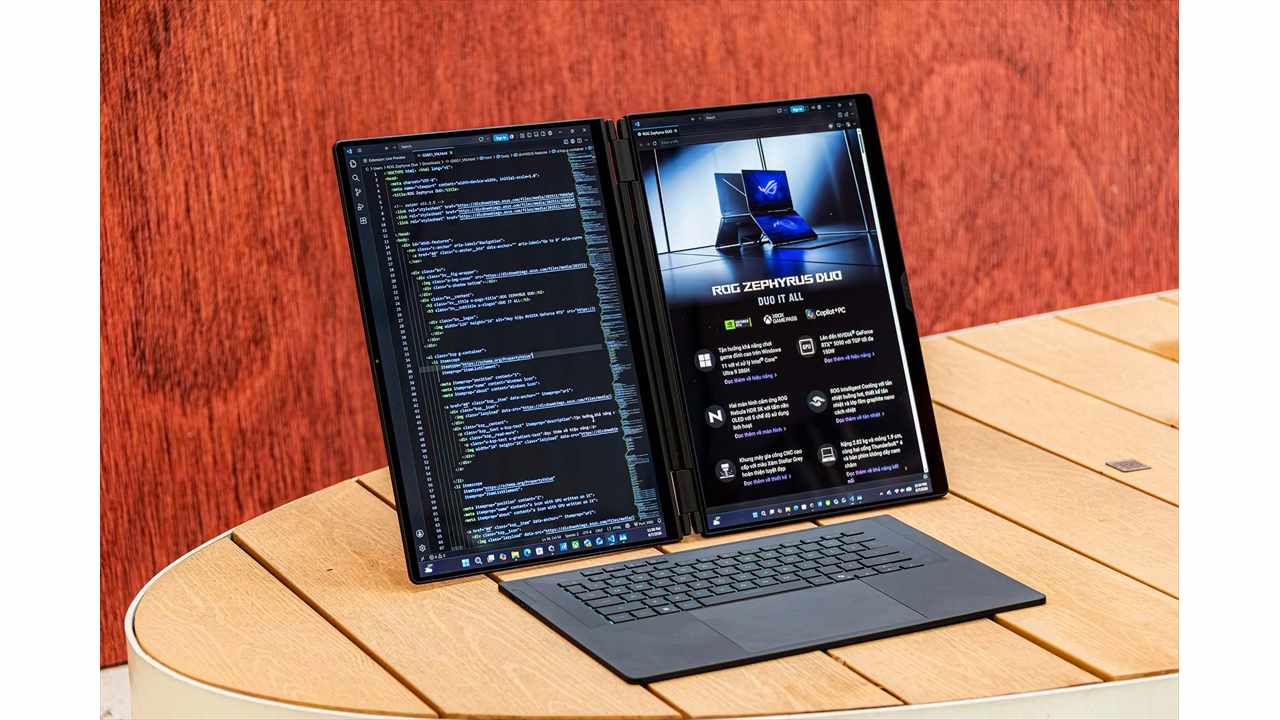 ROG Zephyrus Duo dựng hai màn hình theo chiều dọc để làm việc đa nhiệm