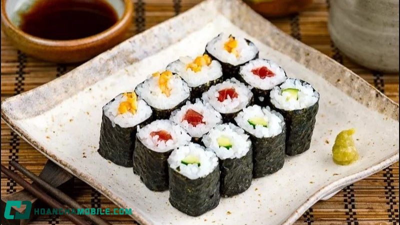 Sushi là gì - cơm trộn giấm kết hợp hải sản