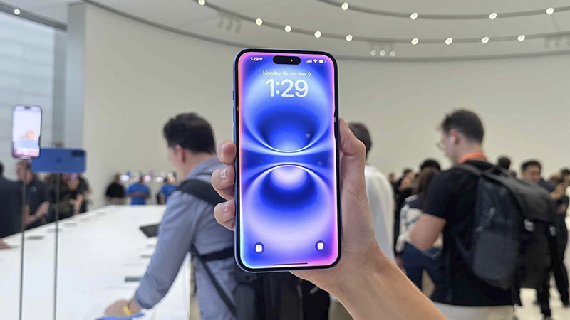 dong-iPhone-17-tang-gia-1