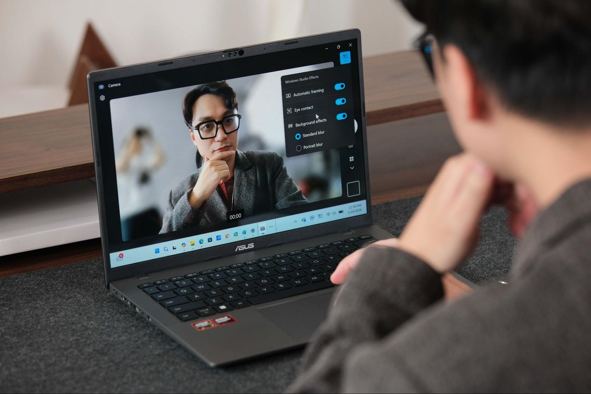 Học online và họp nhóm trên laptop ASUS Vivobook S14