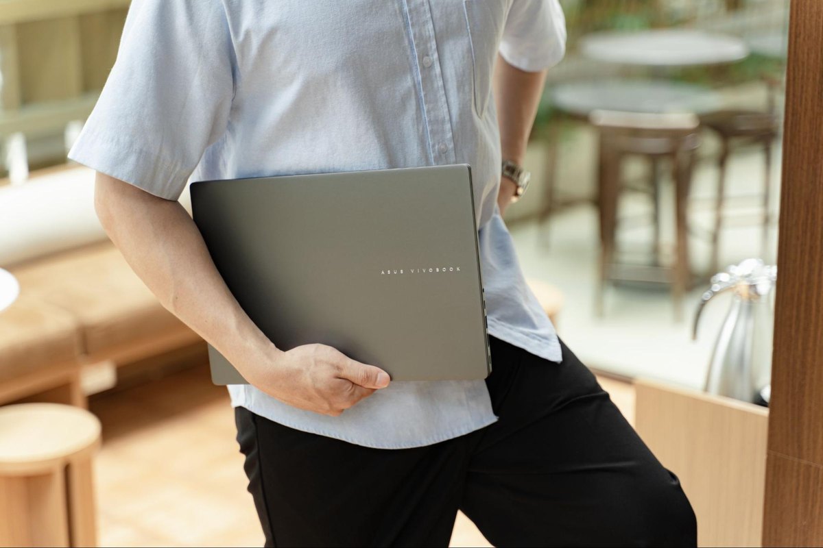 Laptop mỏng nhẹ mang đi học mỗi ngày