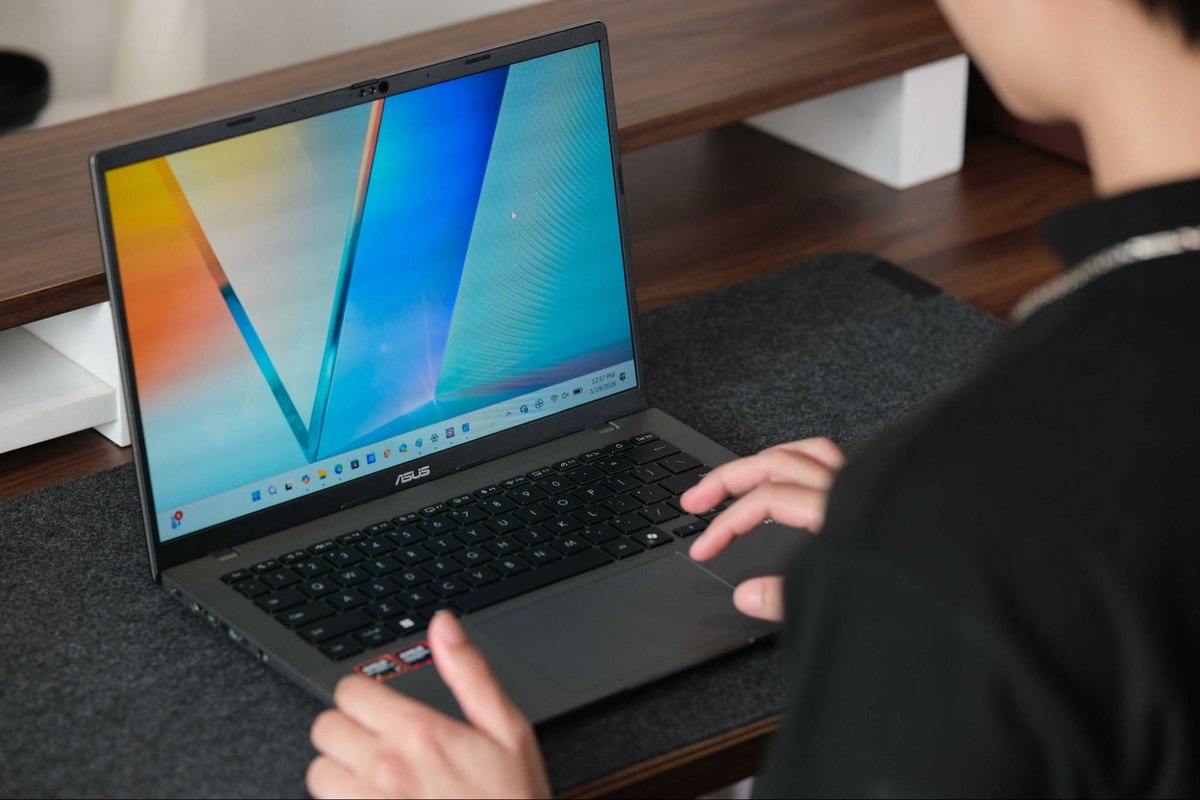 Màn hình OLED trên laptop ASUS Vivobook S14