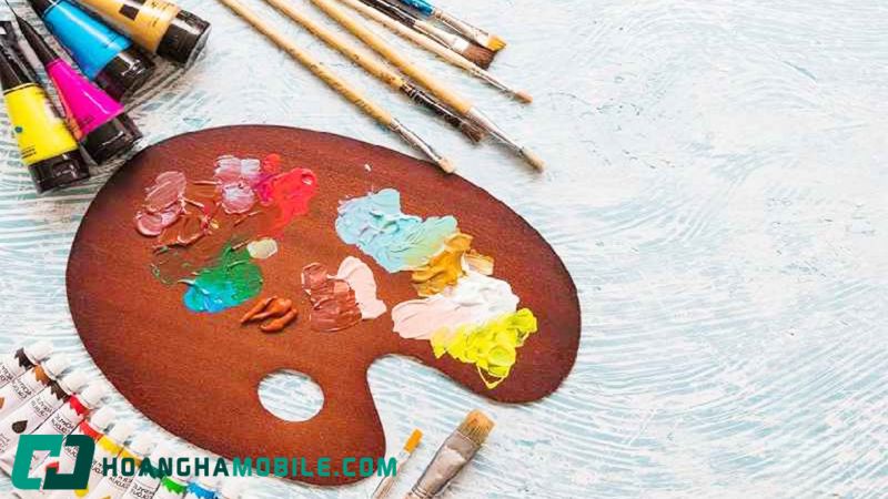Bộ dụng cụ cần chuẩn bị gồm giấy, bút chì, tẩy, màu sáp và màu nước