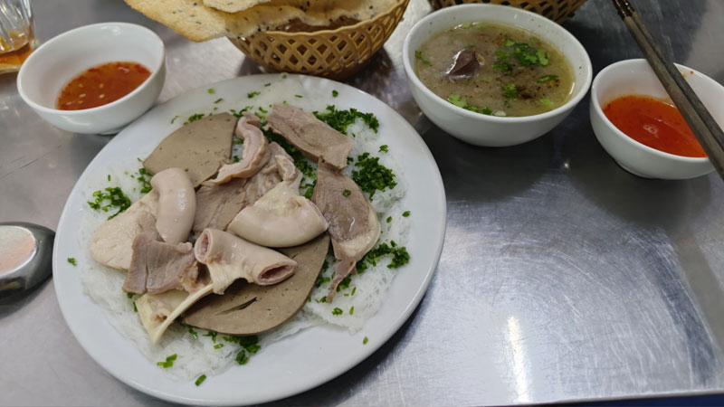 banh-hoi-chao-long-2