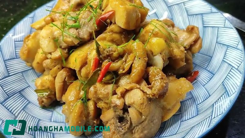 Gà xào gừng ăn kèm cơm nóng