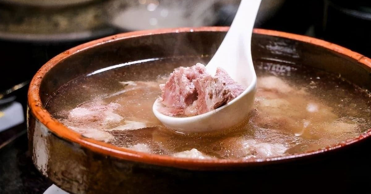 ham-xuong-bang-noi-nau-cham