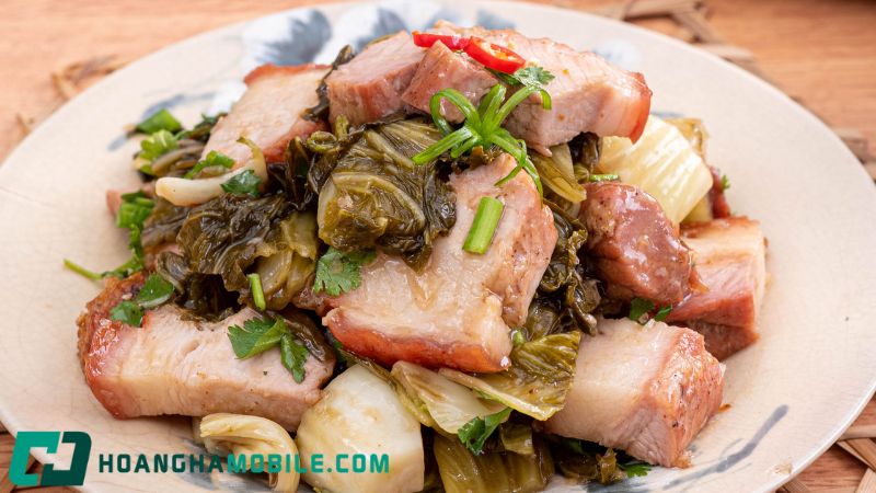 heo-quay-kho-cai-chua-4