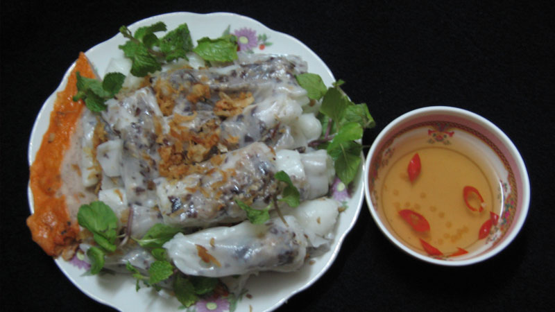 lam-banh-cuon-bang-noi-com-dien-4