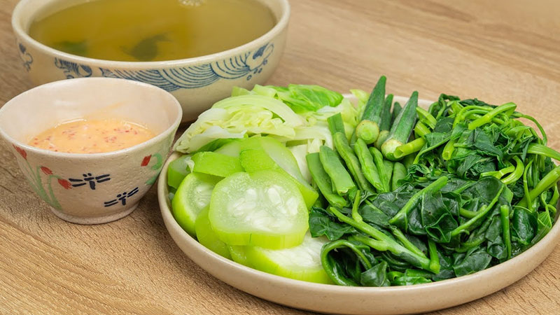 luoc-rau-bang-noi-com-dien-3