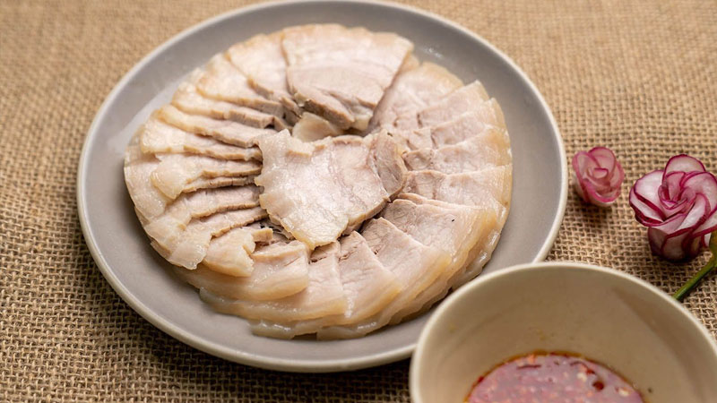 luoc-thit-bang-noi-com-dien-2