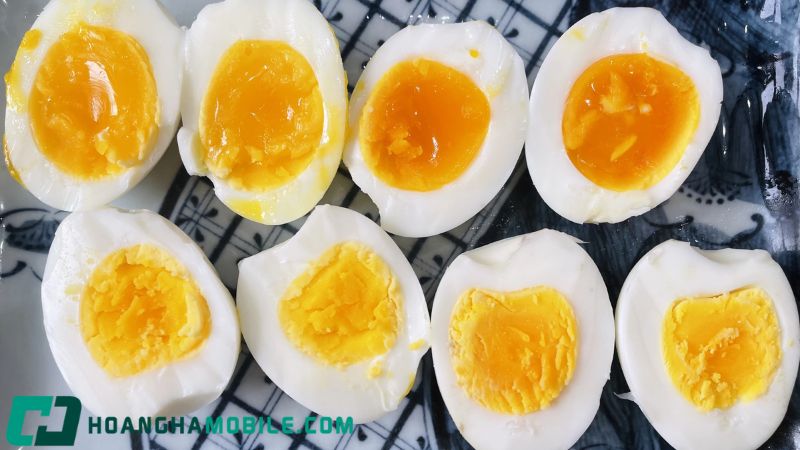 luộc trứng bằng nồi chiên không dầu