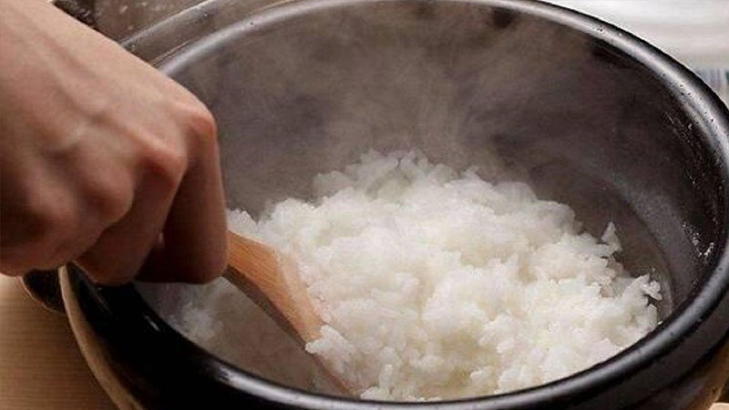 nau-com-bang-noi-nau-cham-4