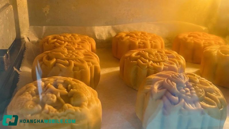 nuong-banh-trung-thu-bang-noi-chien-khong-dau-1