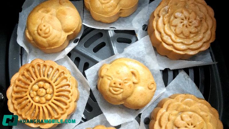 nuong-banh-trung-thu-bang-noi-chien-khong-dau-3