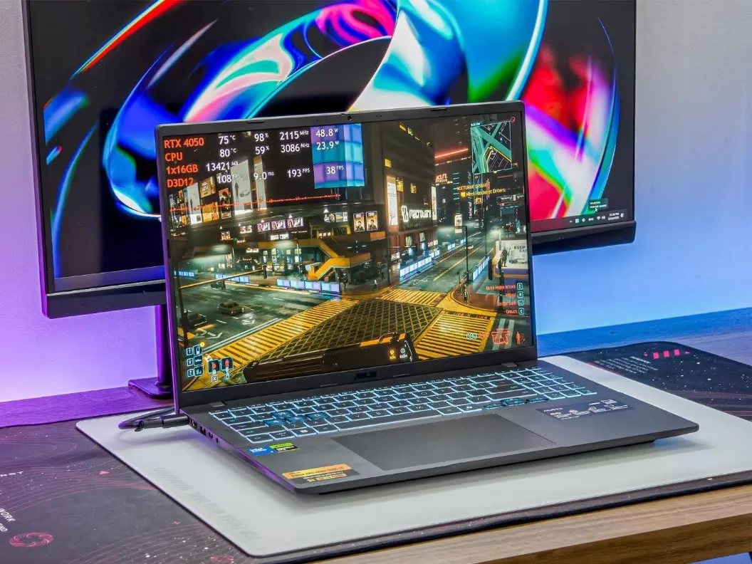 Laptop ASUS hiển thị game cùng bảng thông số hiệu năng